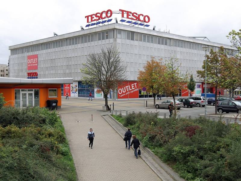 Tesco na Americké třídě v Plzni