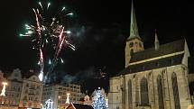 Novoroční ohňostroj nad náměstím Republiky