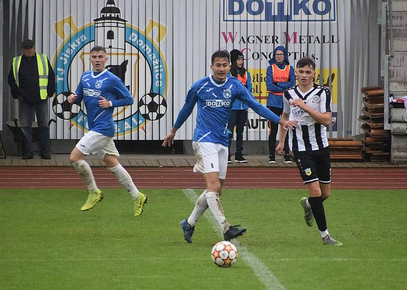 7. kolo FORTUNA divize A: TJ Jiskra Domažlice B (na snímku fotbalisté v modrých dresech) - SK Tochovice 3:0 (2:0).