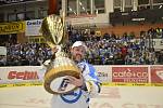 Hokejisté oslavují zisk historicky prvního titulu mistra na stadionu ve Zlíně
