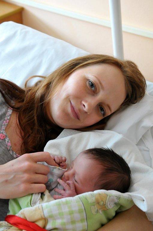 Ela Šollarová (2,92 kg) přišla na svět 6. května ve 20:15 v porodnici v Rokycanech. Z narození své prvorozené holčičky se radují maminka Lenka a tatínek Michal z Plzně.
