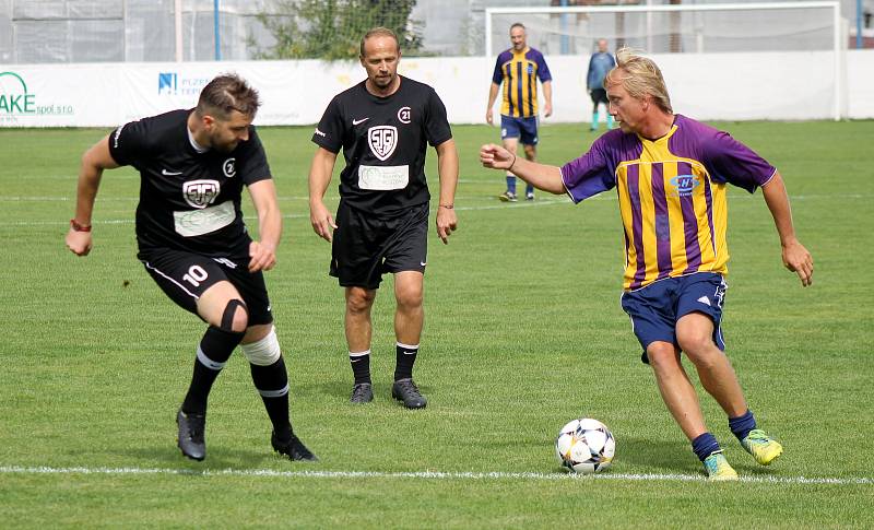 Oslavy 100 let SK SENCO Doubravka: Stará garda SK SENCO Doubravka - Sigi Team (černí) 4:4.