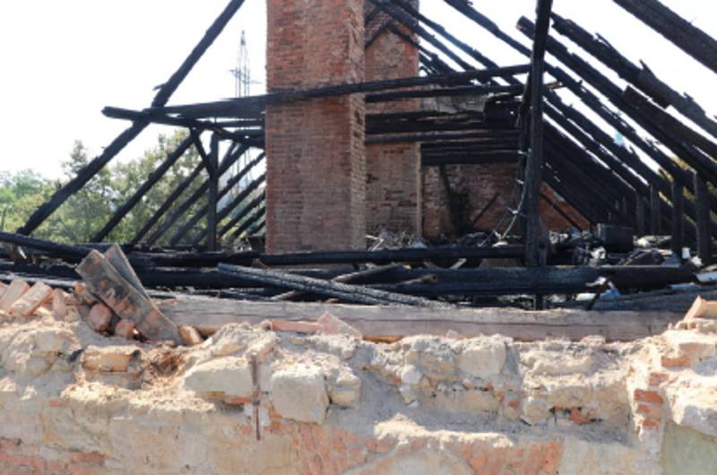 Plzeňští policisté dopadli žháře, který způsobil několik požárů, zapálil i dům na Roudné.