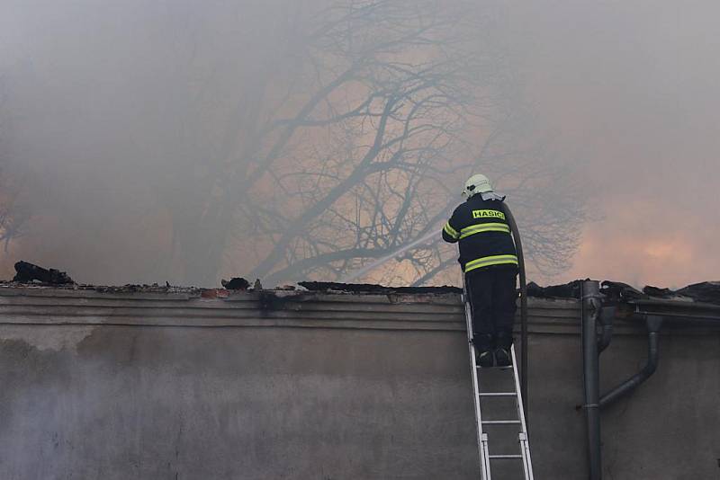 Požár restaurace v Bezvěrově na severním Plzeňsku