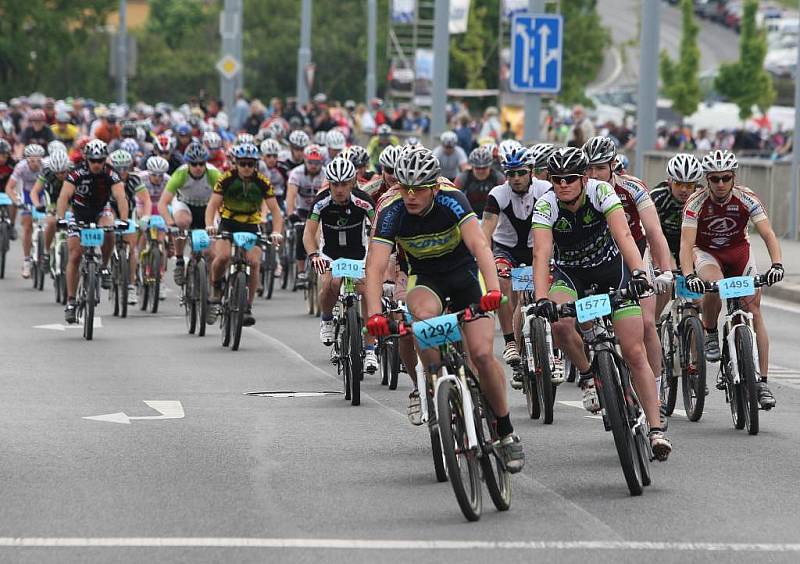 Sobotní osmý ročník Škoda bike maratonu přilákal na start stovky cyklistů