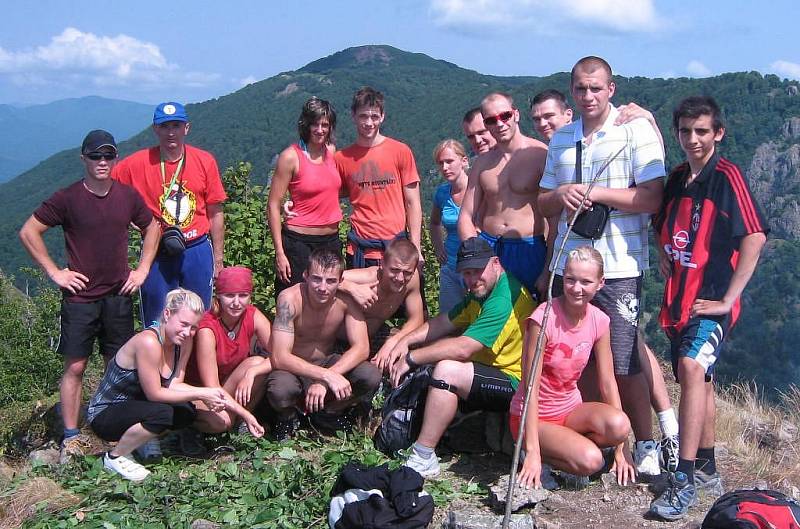 Česká výprava se při svém pobytu dostala i na jeden z vrcholů Kavkazu. Hora s názvem Dva bratři byla místem, kde ruská armáda na frontě odrazila nápor Němců za 2. světové války