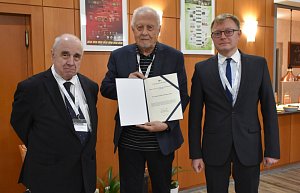 Profesor Josef Rosenberg z katedry mechaniky Fakulty aplikovaných věd (FAV) Západočeské univerzity v Plzni (ZČU) získal významné ocenění.