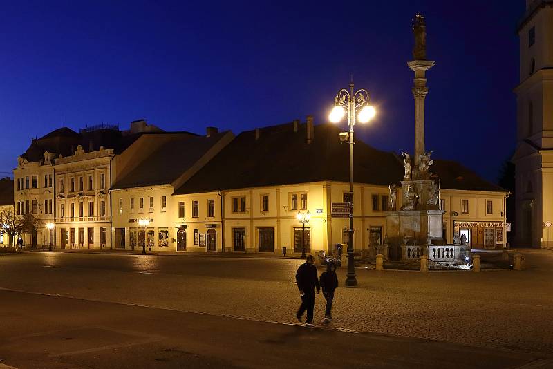 Rokycany Masarykovo náměstí, Mariánský sloup, měšťanské domy.