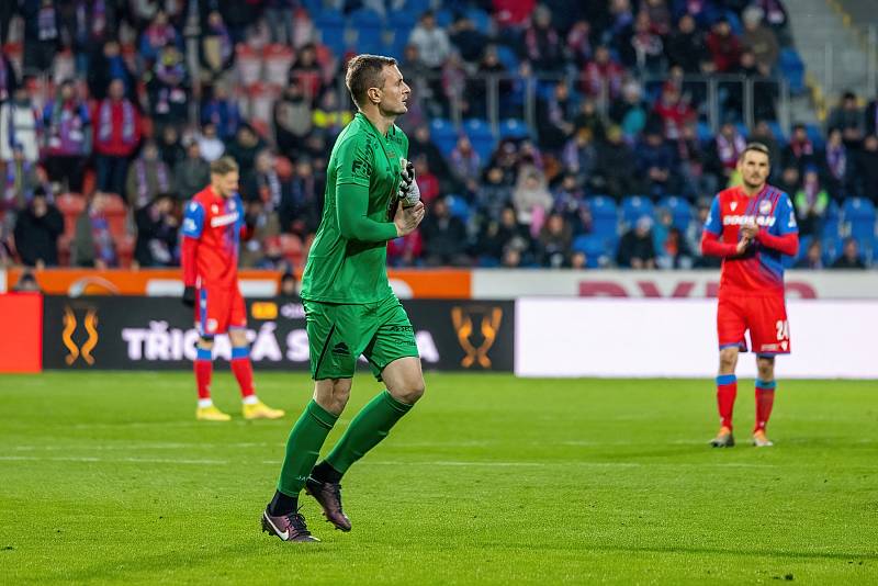 Fotbalisté Viktorie Plzeň podlehli na úvod ligového jara doma nečekaně Hradci Králové 1:2.