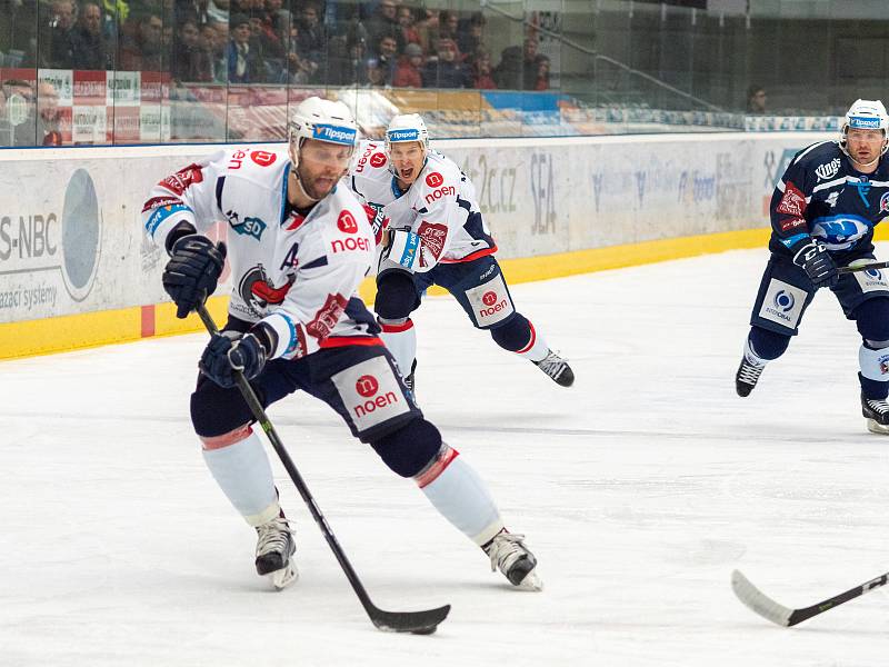 Piráti Chomutov den před koncem roku přivítali HC Plzeň 1929 a na konci první třetiny byl stav vrovnaný 1:1.