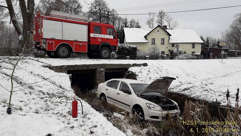 Dopravní nehoda v Dubci na Tachovsku.