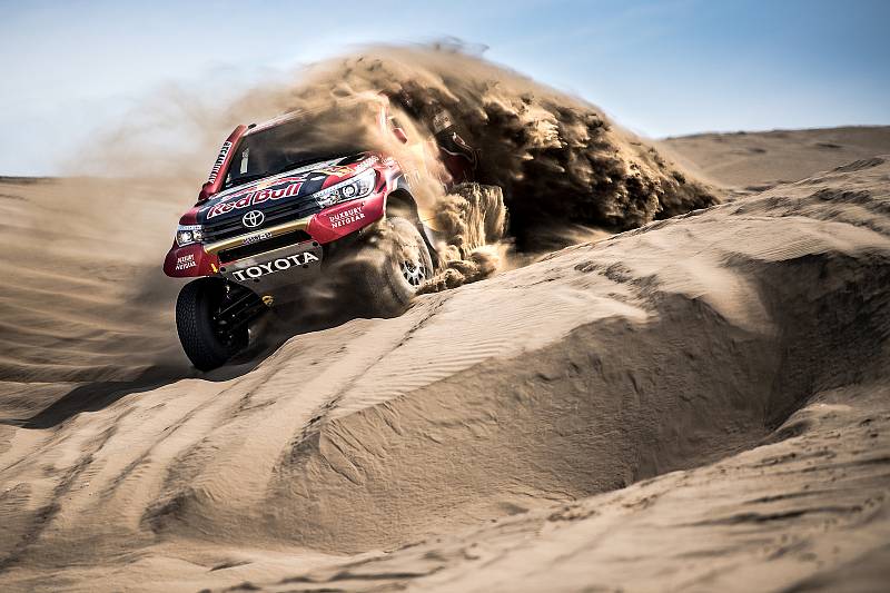 Jiří Šimeček se ocitl v těsné blízkosti závodníků rallye. Do týmu si ho vybral přední český fotograf Marian Chytka.