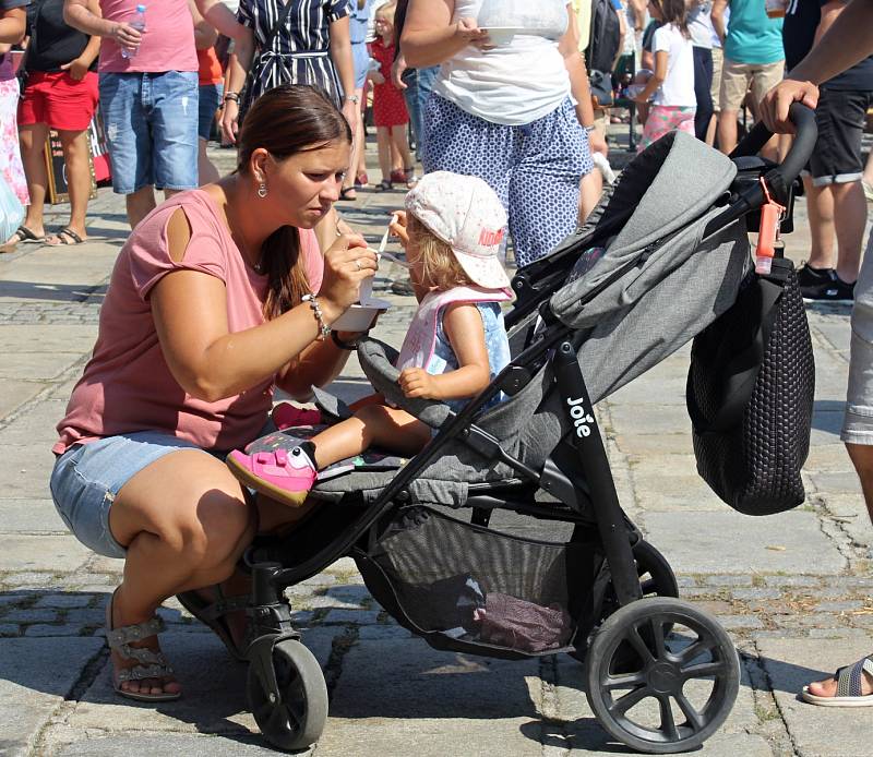 Desítky druhů polévek degustovali návštěvníci v areálu Plzeňského Prazdroje.