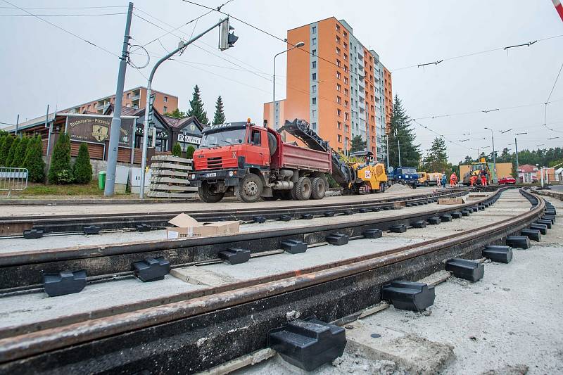 Rekonstrukce tramvajového kolejiště linky č. 1 v Plaské ulici v Plzni.