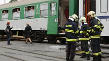 Nehoda autobusu a vlaku na železničním přejezdu v Chrástu