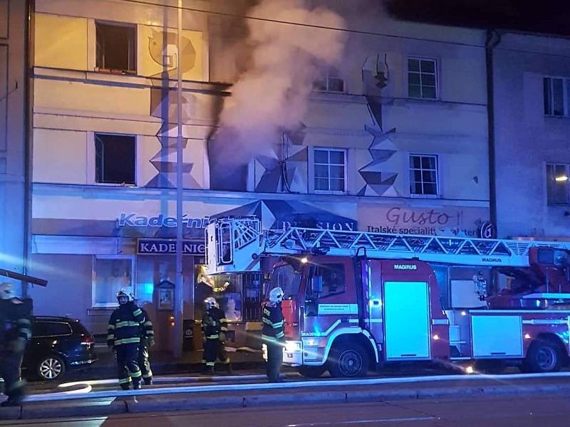 Požár penzionu v Plzni na Borech.