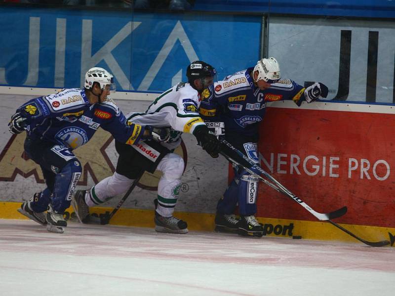 V 15. kole hokejové extraligy plzeňští hokejisté na domácím ledě porazili nováčka nejvyšší soutěže Mladou Boleslav 3:2