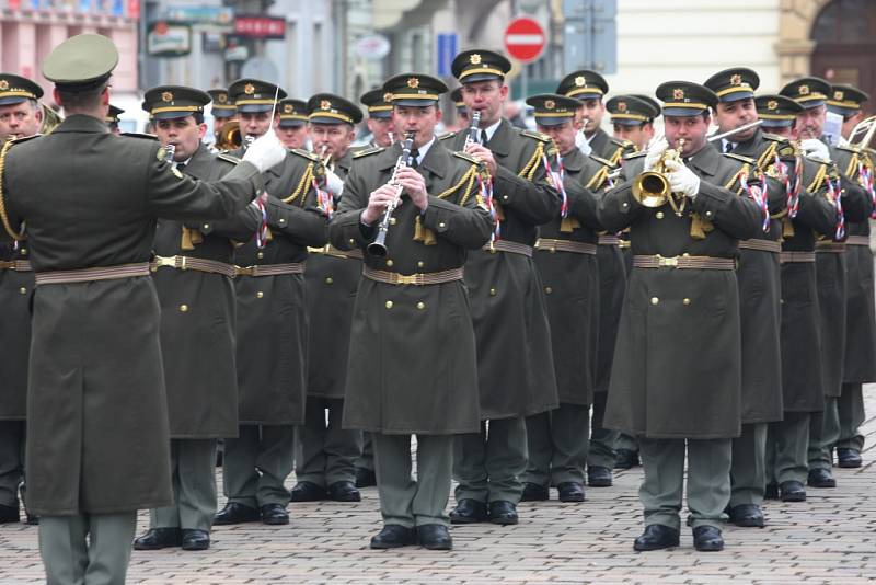 Poslední rozloučení s generálem Miroslavem Štanderou proběhlo v katedrále sv. Bartoloměje v Plzni