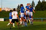 8. kolo krajského přeboru: SK Rapid Plzeň (na snímku hráčui v modrých dresech) - FC Chotíkov 1932 1:2 (0:1).