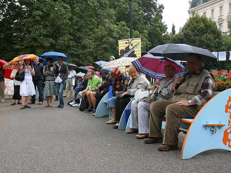 Hyde park ve Smetanových sadech na téma kašen na náměstí Republiky