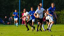 8. kolo krajského přeboru: SK Rapid Plzeň (na snímku hráči v modrých dresech) - FC Chotíkov 1932 1:2 (0:1).