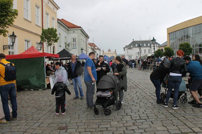 Festival polévky — Plzeň jaro 2022 představil v neděli 29. května v Plzeňském Prazdroji 14 restaurací a bister s dvacítkou různých druhů polévek.