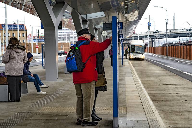 U nového autobusového terminálu v Šumavské ulici by cestující uvítali halu.