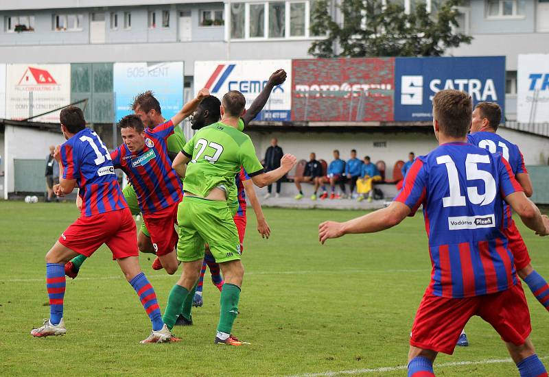 Fotbalisté FC Viktoria Plzeň B (červenomodří) vyhráli v Sokolově 1:0 díky brance Jedličky z 63. minuty utkání.