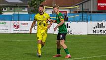 7. kolo FORTUNA ČFL, skupina A: FK ROBSTAV Přeštice (na snímku fotbalisté ve žlutých dresech) - FK Baník Sokolov 0:2.