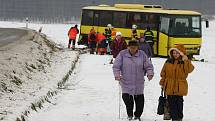 Nehoda autobusu mezi Chrástem a Zábělou