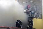 Požár bytového domu ve Farského ulici v Plzni