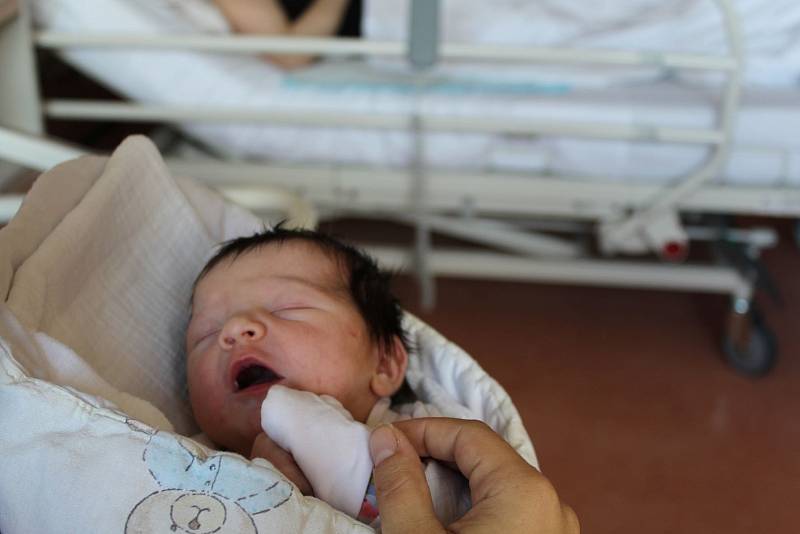 Karolína Janečková z Radostic se narodila v klatovské porodnici 26. dubna v 7:32 hodin. Z druhorozené holčičky (3110 g, 51 cm) mají radost rodiče Markéta a Jiří. Doma na sestřičku čeká dvouletý Šimon.