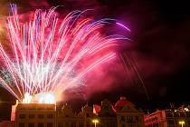 Tichý ohňostroj, který se konal při letošních oslavách vzniku republiky 28. října v Plzni.