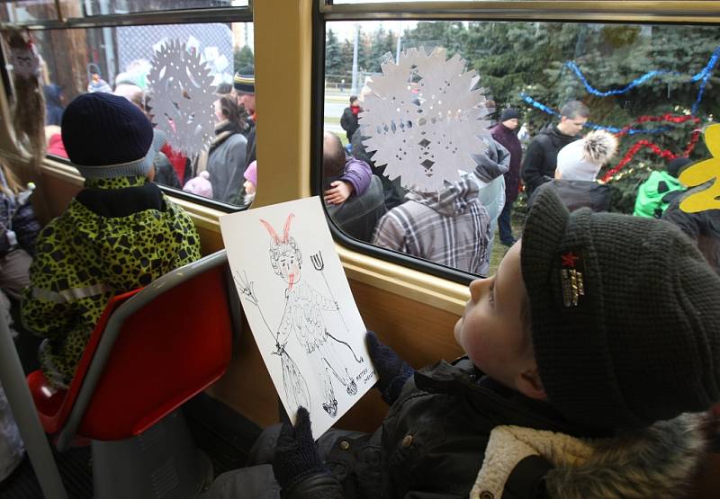 Mikulášská tramvaj projela Plzní