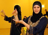 Studentka blízkovýchodních studií ZČU Tereza Kučerová. Na hlavě má hidžáb, tedy šátek, ve kterém je vidět celý obličej