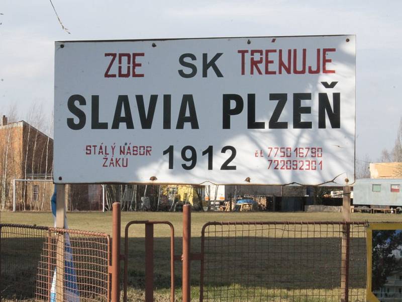 Tréninkový plac slávistů v areálu stavebního učiliště v Goldscheiderově ulici v Plzni