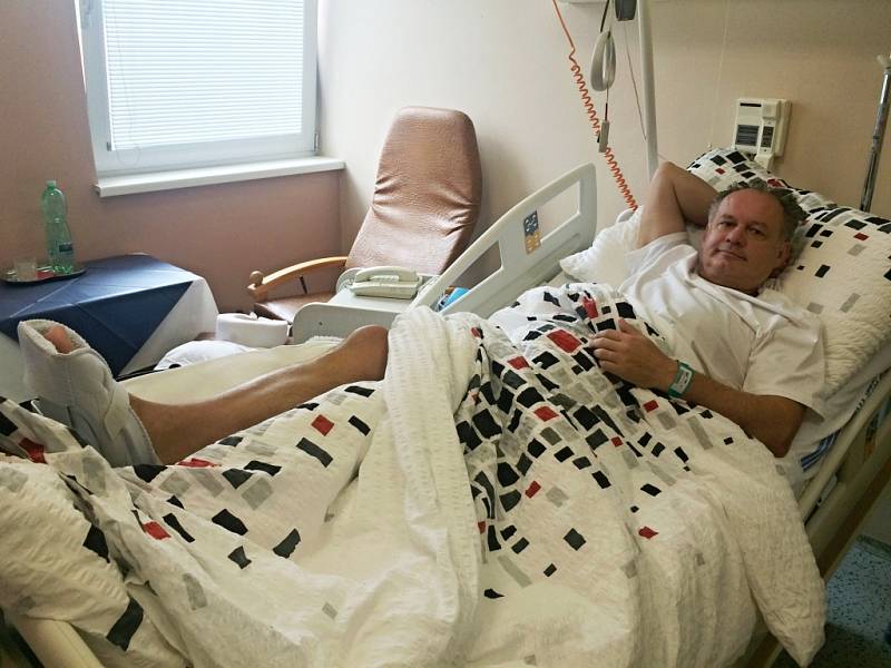 Slovenský prezident Andrej Kiska v plzeňské nemocnici.