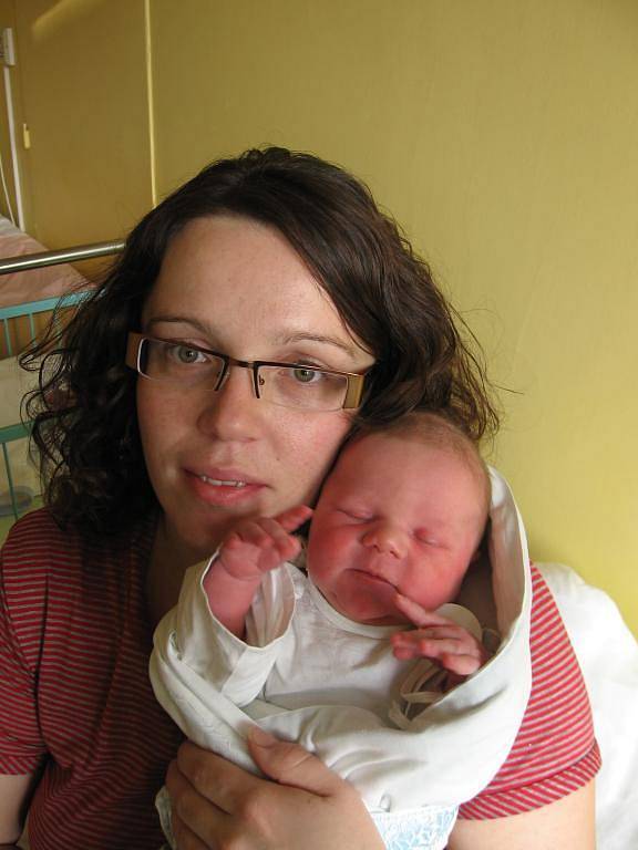 Martině a Jiřímu Fialovým z Horní Břízy se 31. prosince sedmnáct minut před půlnocí narodil v Mulačově nemocnici syn Samuel (3,45 kg/51 cm), který byl posledním narozeným miminkem na Plzeňsku v roce 2008. Doma se na svého brášku těší tříletá Terezka