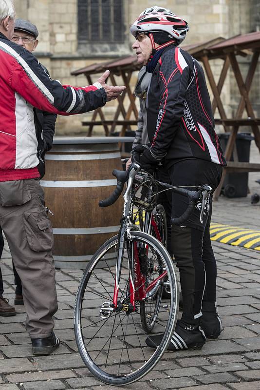 Novoroční vyjížďka cyklistů v Plzni.