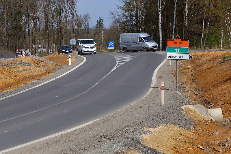 Stavba přeložky silnice 1/27 Plzeň - Přeštice. Nový úsek silnice bude 6100 metrů dlouhý.