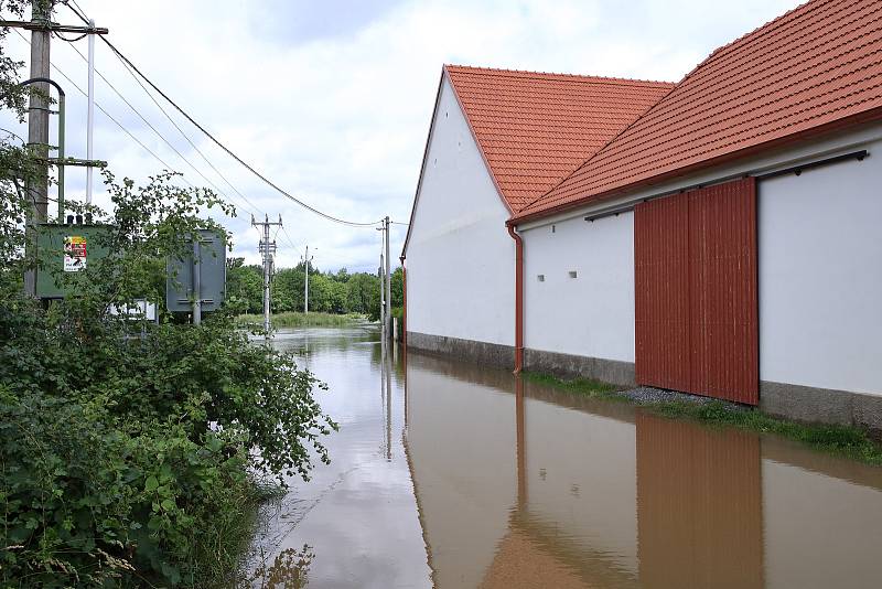 Koterov - ulice Na Břehu řeka Úslava