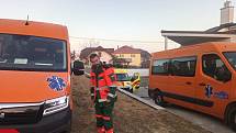 Skupina záchranářů a dobrovolníků vyrazila z Kořenu u Černošína na třídenní cestu pro tělesné postižené Ukrajince.