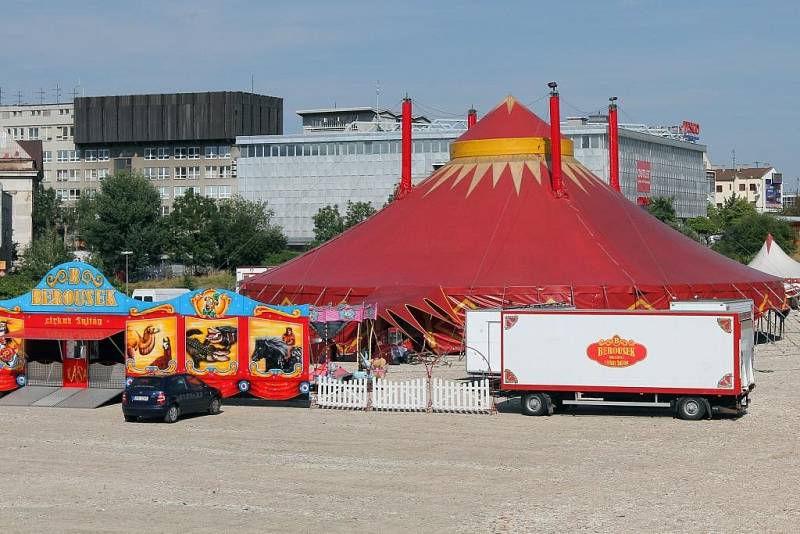 Cirkus Berousek na Denisově nábřeží