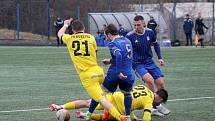 FORTUNA ČFL, skupina A (16. kolo): FK Motorlet Praha - FK ROBSTAV Přeštice (na snímku fotbalisté ve žlutých dresech) 2:0 (1:0).