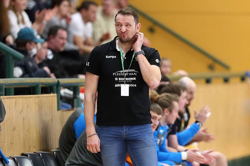 Petr Štochl dovedl jako hlavní kouč házenkáře Talent týmu Plzeňského kraje podruhé do finále extraligy, ale titul neobhájil, nestačil na Karvinou.