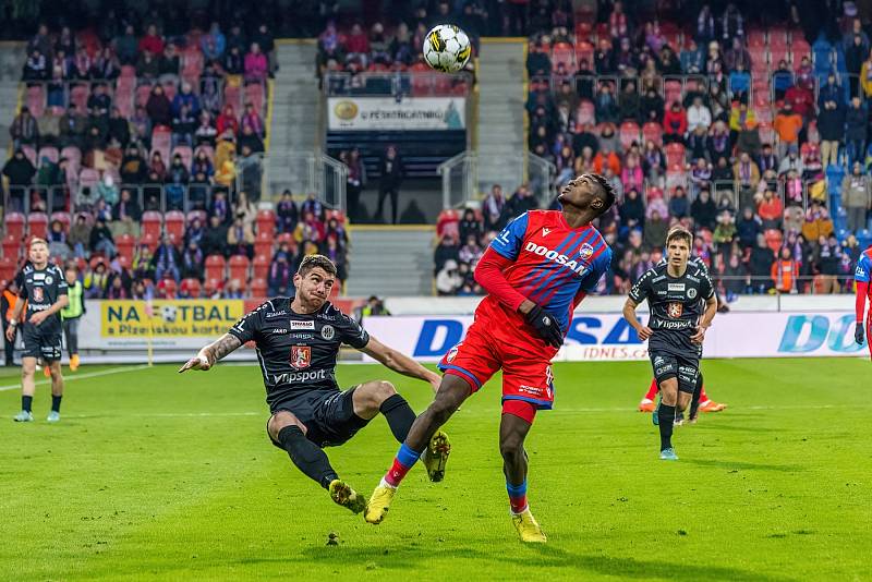 Fotbalisté Viktorie Plzeň podlehli na úvod ligového jara doma nečekaně Hradci Králové 1:2.