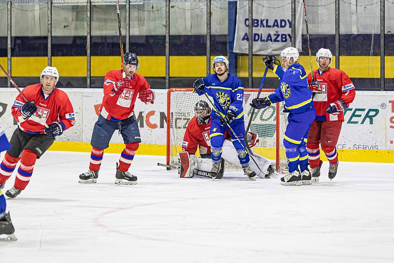 HC Meteor Třemošná (modří) vs. HC Rokycany 4:3 (2. finále play-off krajské hokejové ligy).