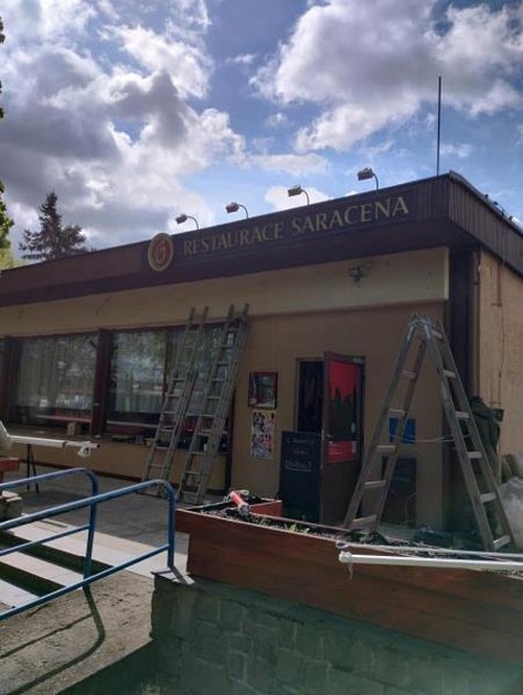 Zavřená restaurace v Plzni už je v provozu, nedostatky odstranila