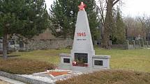 Pomník padlým ruským vojákům na hřbitově v Dalovicích u Karlových Varů. Obec se o něj stará a je ve velmi dobrém stavu.