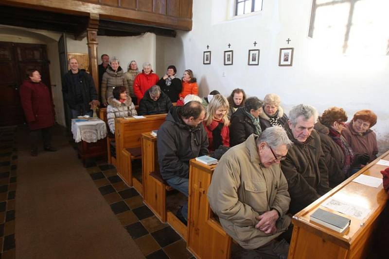 V žákavském kostele svatého Vavřince se uskutečnil koncert středověké vánoční hudby